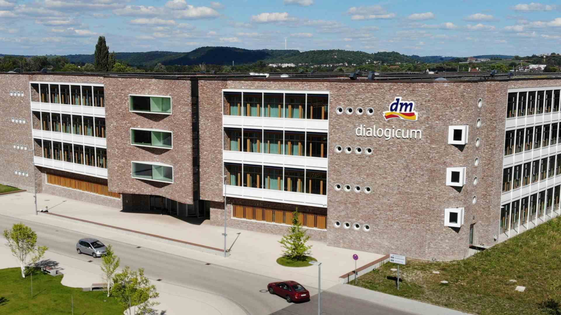 dm - dialogicum